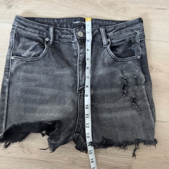 Almost Famous Woman’s shorts 🩳 - Picture 6 of 7